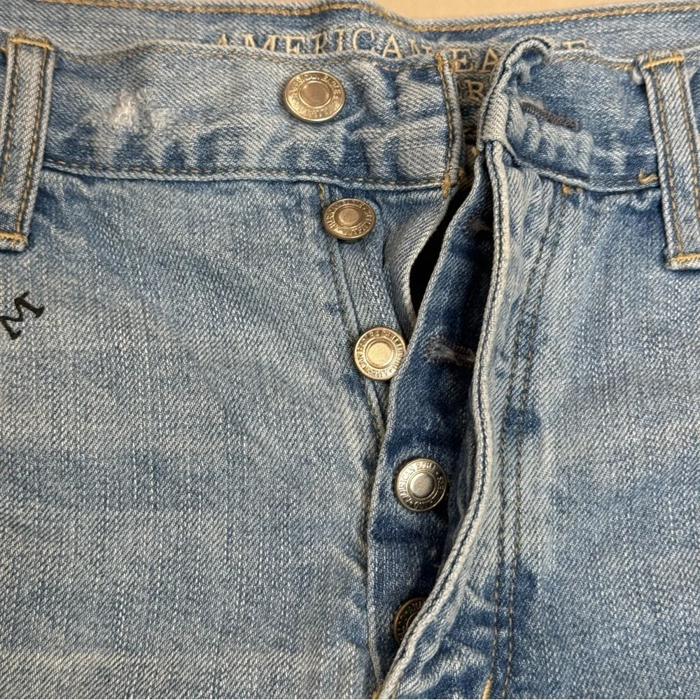 Vintage American Eagle graffiti shorts High waist light wash Women’s Size 12